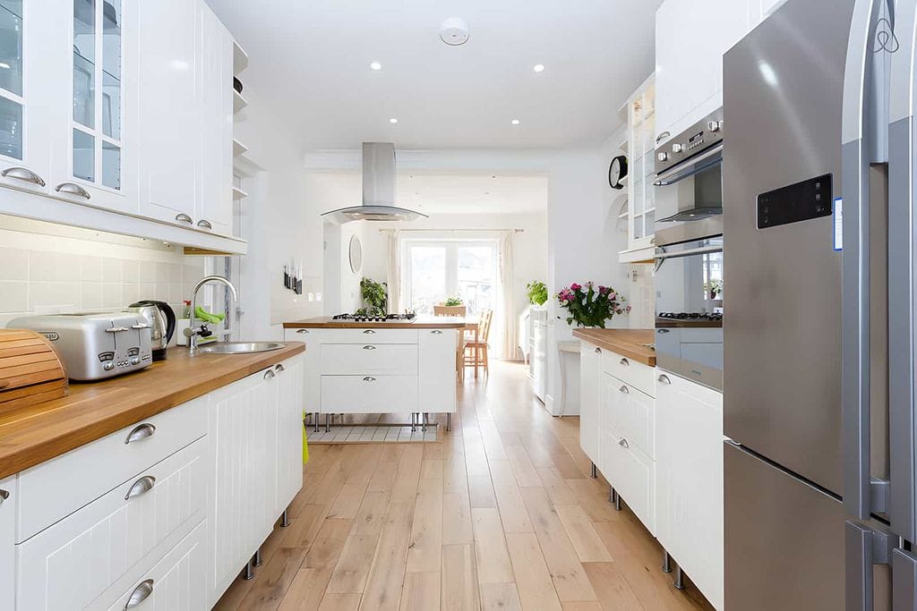 Spacious Dining in Surrey, UK - Rent houses and rooms with Homely Habitats