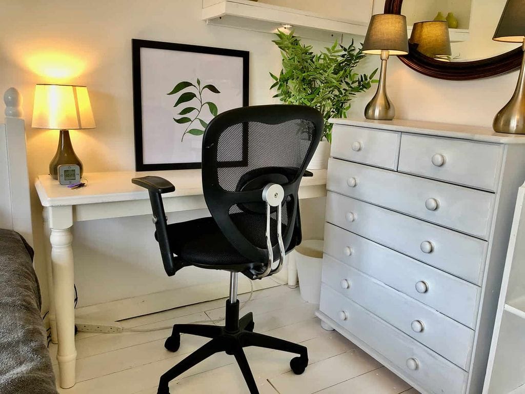 Rent this beautiful and well designed rooms in Surrey, UK