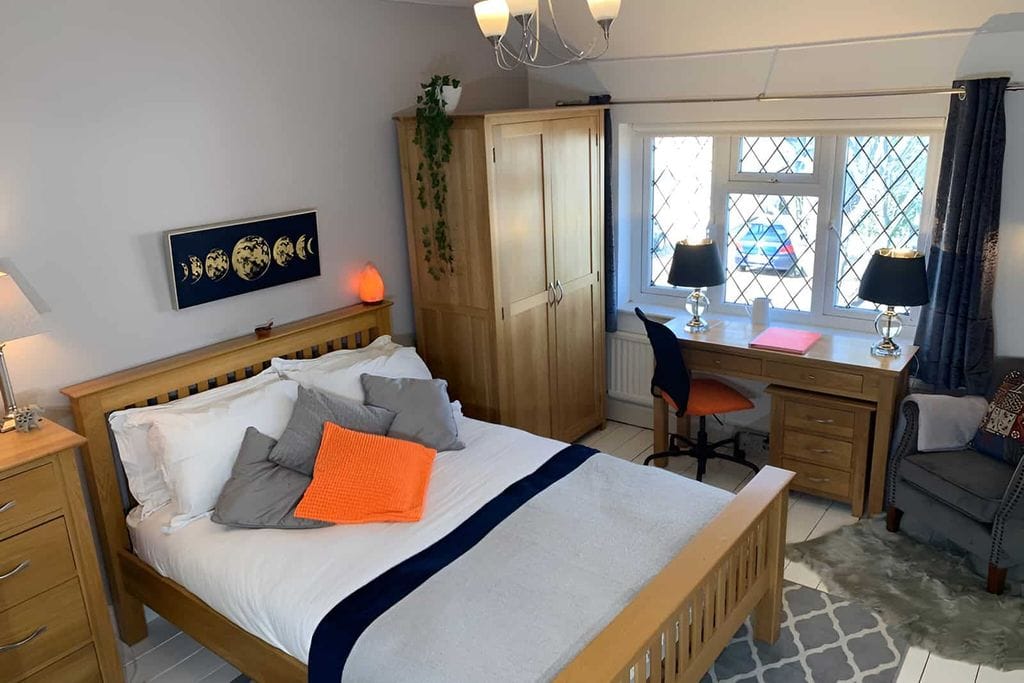 Tranquil Bedroom Oasis in Surrey, UK
