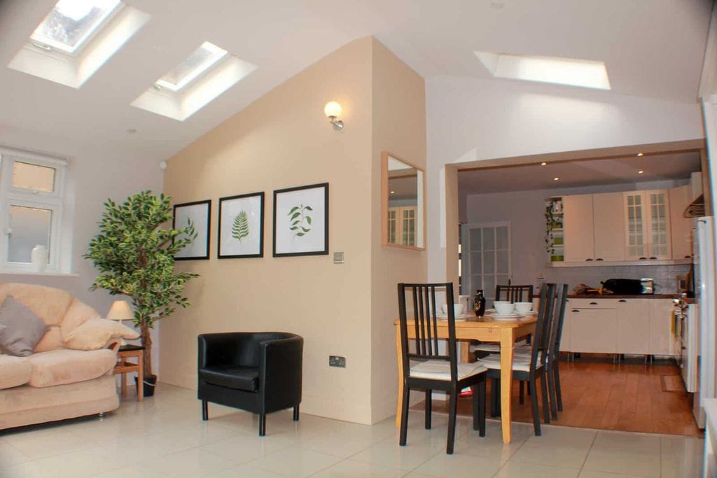 Fully-equipped kitchen in Surrey, designed for culinary enthusiasts